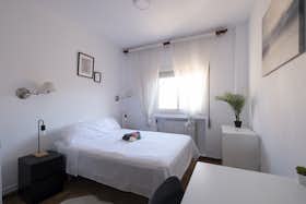 Private room for rent for €550 per month in Madrid, Calle de José María Pereda