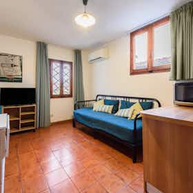 Apartment for rent for €1,350 per month in Florence, Via Toscanella