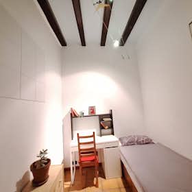 Private room for rent for €650 per month in Barcelona, Carrer Ample