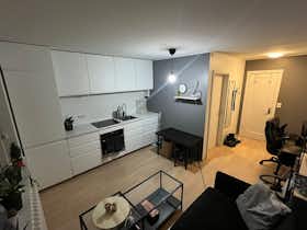 Apartment for rent for ISK 200,352 per month in Reykjavík, Öldugata