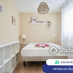 Private room for rent for €455 per month in Reims, Rue de Courcelles