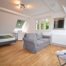 Privé kamer for rent for € 695 per month in Frankfurt am Main, Klingenberger Straße