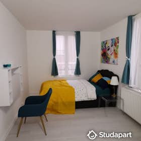 Private room for rent for €594 per month in Cergy, Cour des Enchanteurs