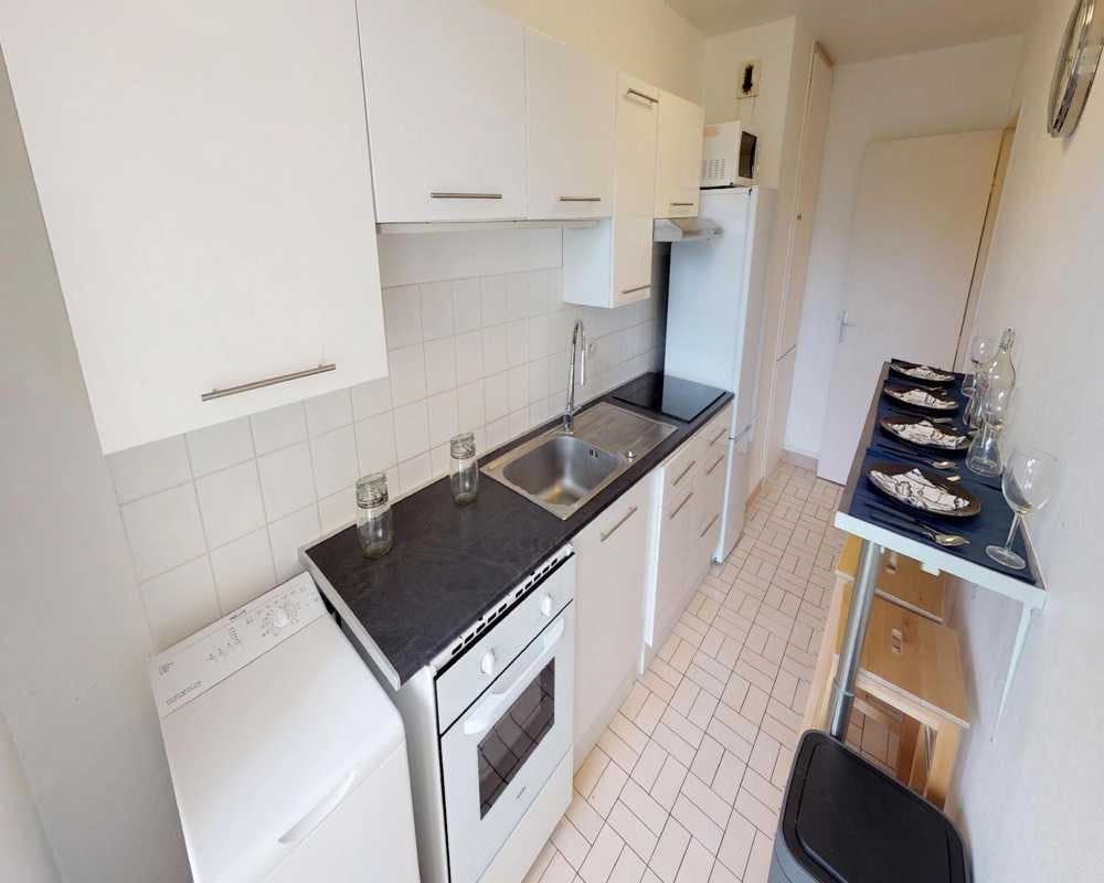 私人房间 正在以 €405 的月租出租，其位于 Lille, Rue Ratisbonne