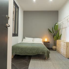 Private room for rent for €940 per month in Barcelona, Carrer de Ferran
