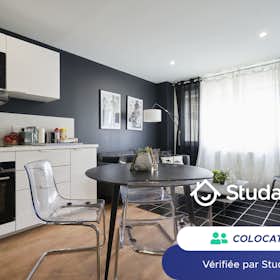Private room for rent for €410 per month in Troyes, Avenue Major Général Georges Vanier