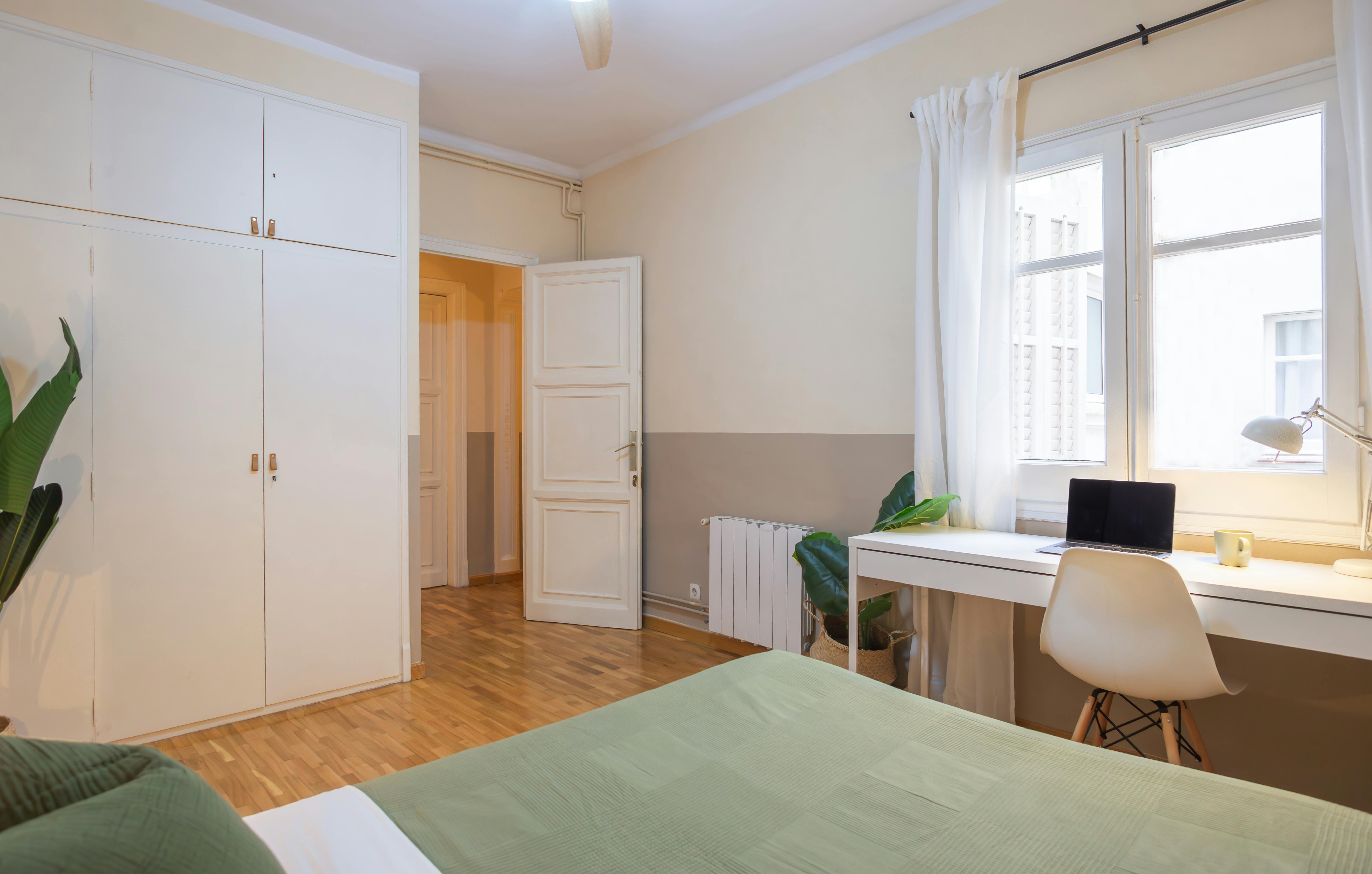 Private room for rent for €965 per month in Barcelona, Carrer de Teodora Lamadrid