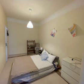 Private room for rent for €500 per month in Lisbon, Avenida de Roma