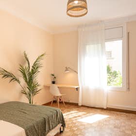 Private room for rent for €950 per month in Barcelona, Carrer de Casanova