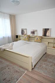 Apartment for rent for €1,750 per month in Bergisch Gladbach, Alter Traßweg