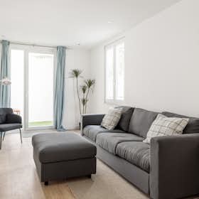 Apartment for rent for €2,400 per month in Lisbon, Rua dos Taipas