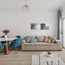 Apartment for rent for €2,500 per month in Lisbon, Estrada da Luz