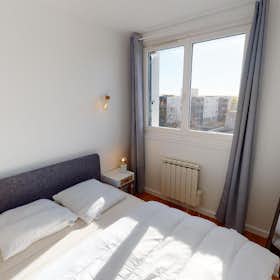 Private room for rent for €594 per month in Bordeaux, Cours Édouard Vaillant