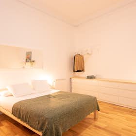 Private room for rent for €1,200 per month in Barcelona, Carrer Gran de Gràcia