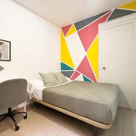 Private room for rent for €690 per month in Barcelona, Carrer de Ferran