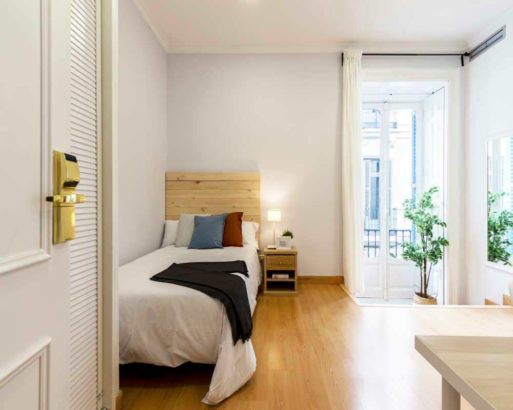 Private room in Calle de San Lorenzo, Madrid (1472983) room image 1