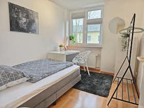 Appartement te huur voor € 2.950 per maand in Germering, Haydnstraße