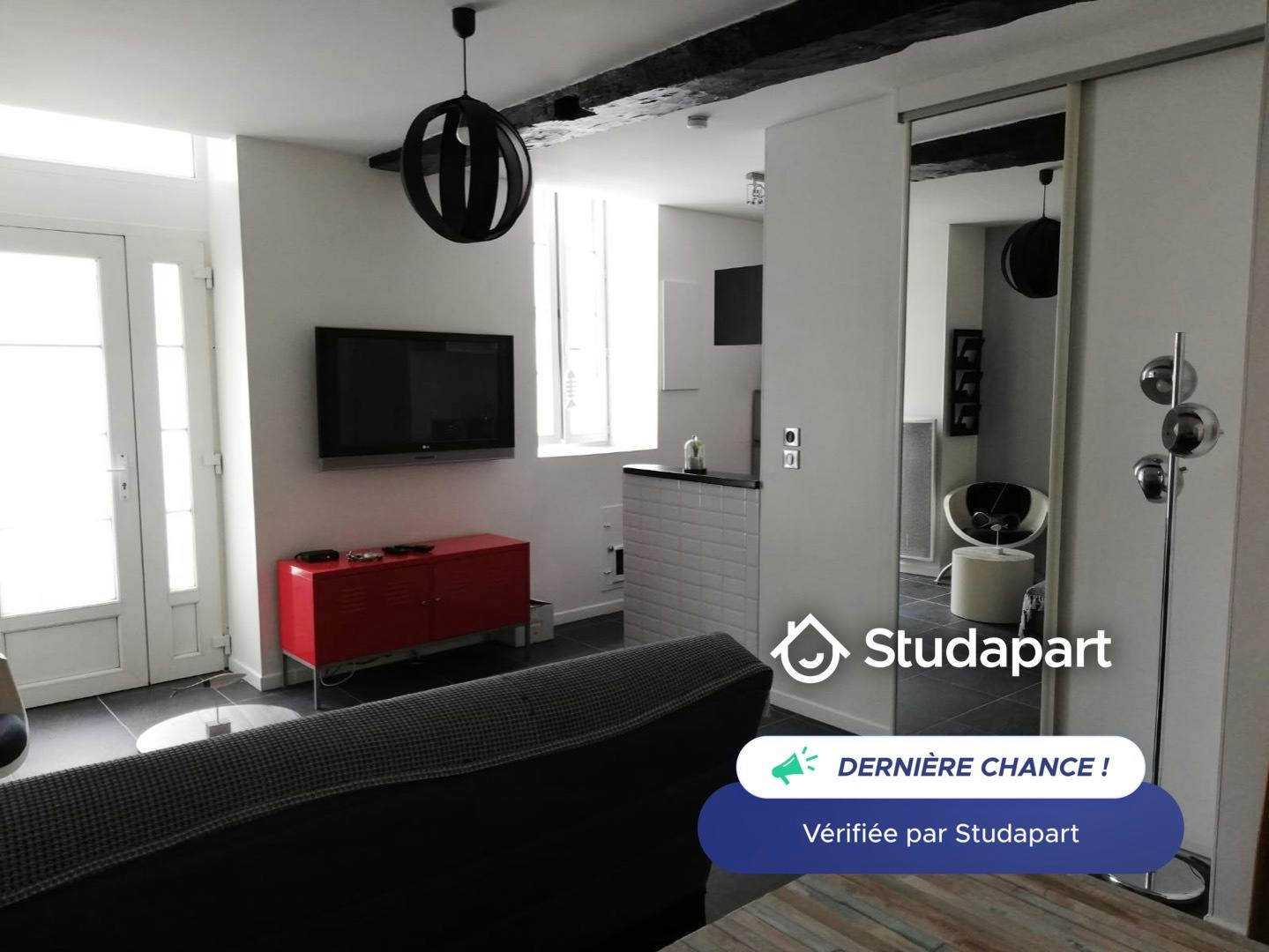 Apartment for rent on Rue Léonce Vieljeux, La Rochelle