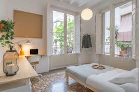 Private room for rent for €1,100 per month in Barcelona, Carrer dels Assaonadors