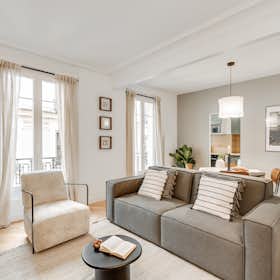Apartment for rent for €2,649 per month in Paris, Rue Saint-Antoine