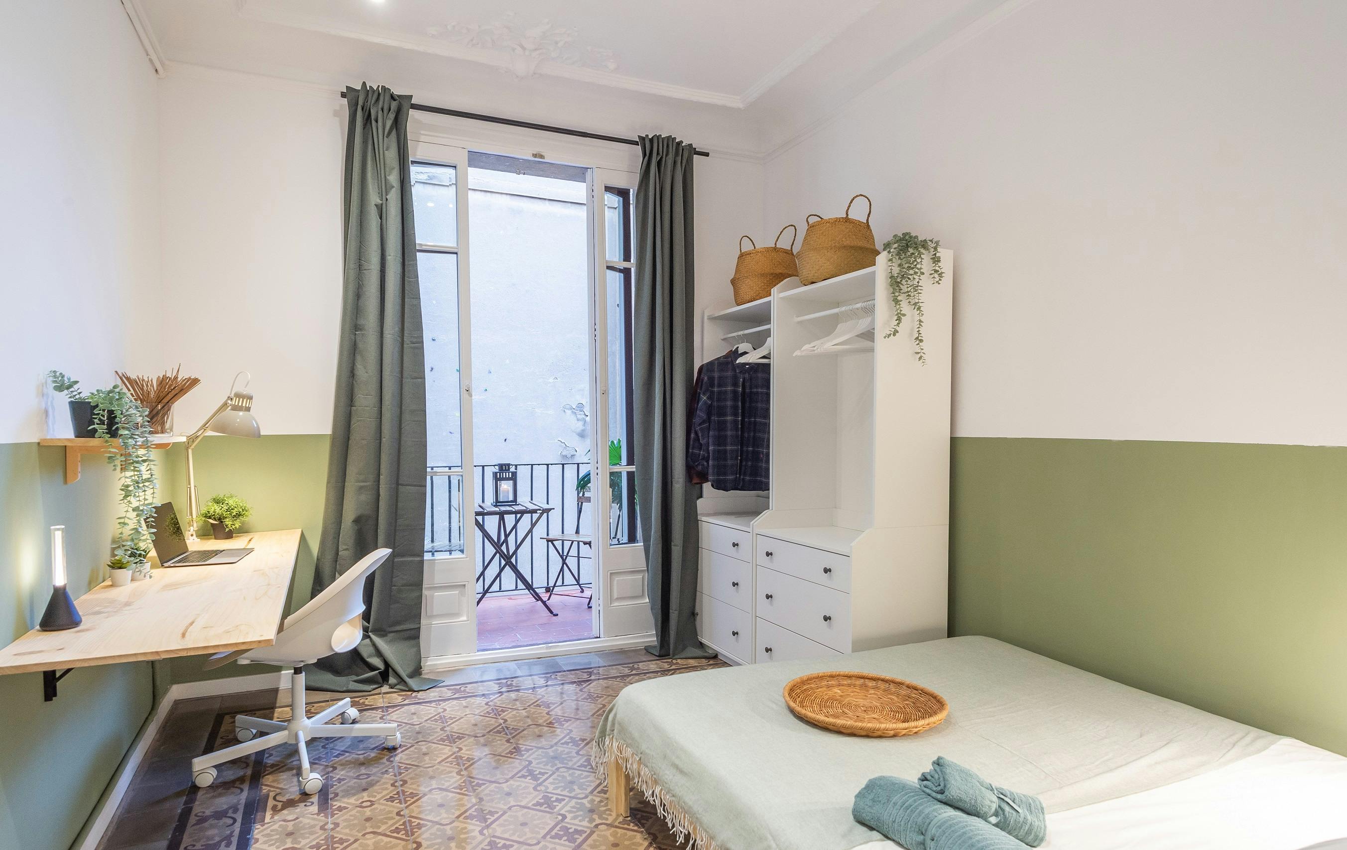 Private room for rent for €950 per month in Barcelona, Carrer de la Unió