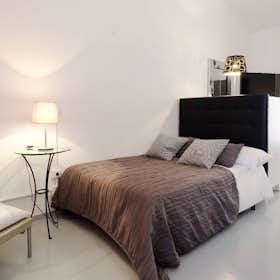 Apartment for rent for €1,122 per month in Madrid, Calle de Vázquez de Mella