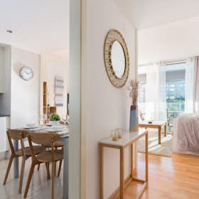 Apartment for rent for €3,500 per month in Barcelona, Passeig del Taulat