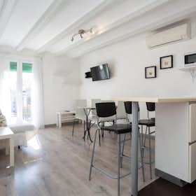 Apartment for rent for €1,395 per month in Barcelona, Carrer de Sant Pau