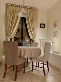 Appartamento in affitto a 2.000 € al mese a Milan, Via Luigi Ornato