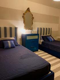 Apartment for rent for €2,000 per month in Milan, Via Luigi Ornato