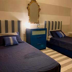 Квартира сдается в аренду за 1 800 € в месяц в Milan, Via Luigi Ornato