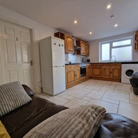 Maison for rent for 2 698 £GB per month in Coventry, Seagrave Road