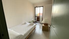 Privé kamer te huur voor € 450 per maand in Monza, Via Angelo Ramazzotti