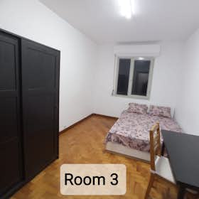 Private room for rent for €550 per month in Lisbon, Rua João de Castro Osório