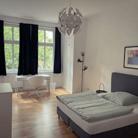 Private room for rent for €999 per month in Berlin, Revaler Straße