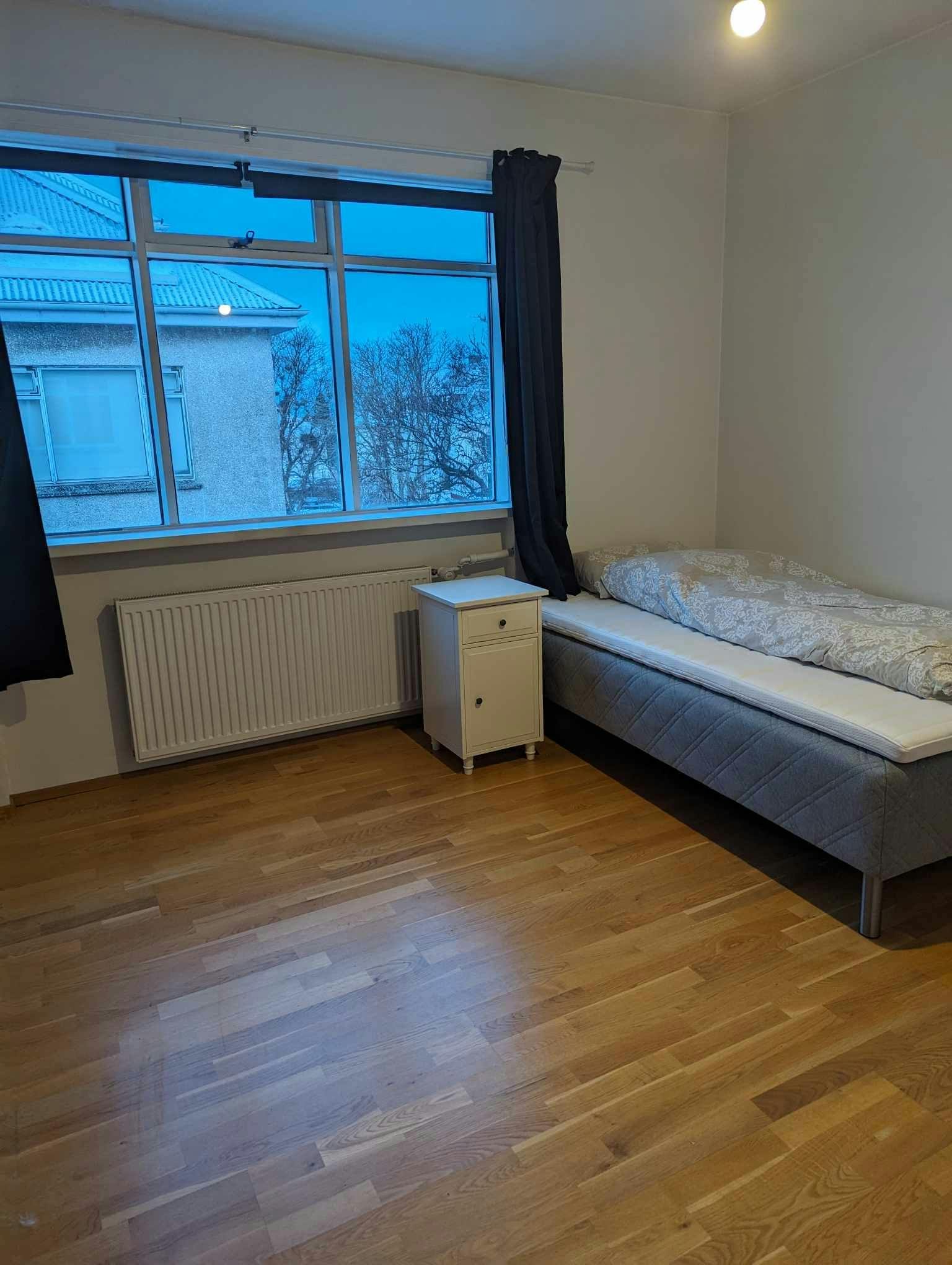 Private room for rent for ISK 125,009 per month in Reykjavík, Blönduhlíð
