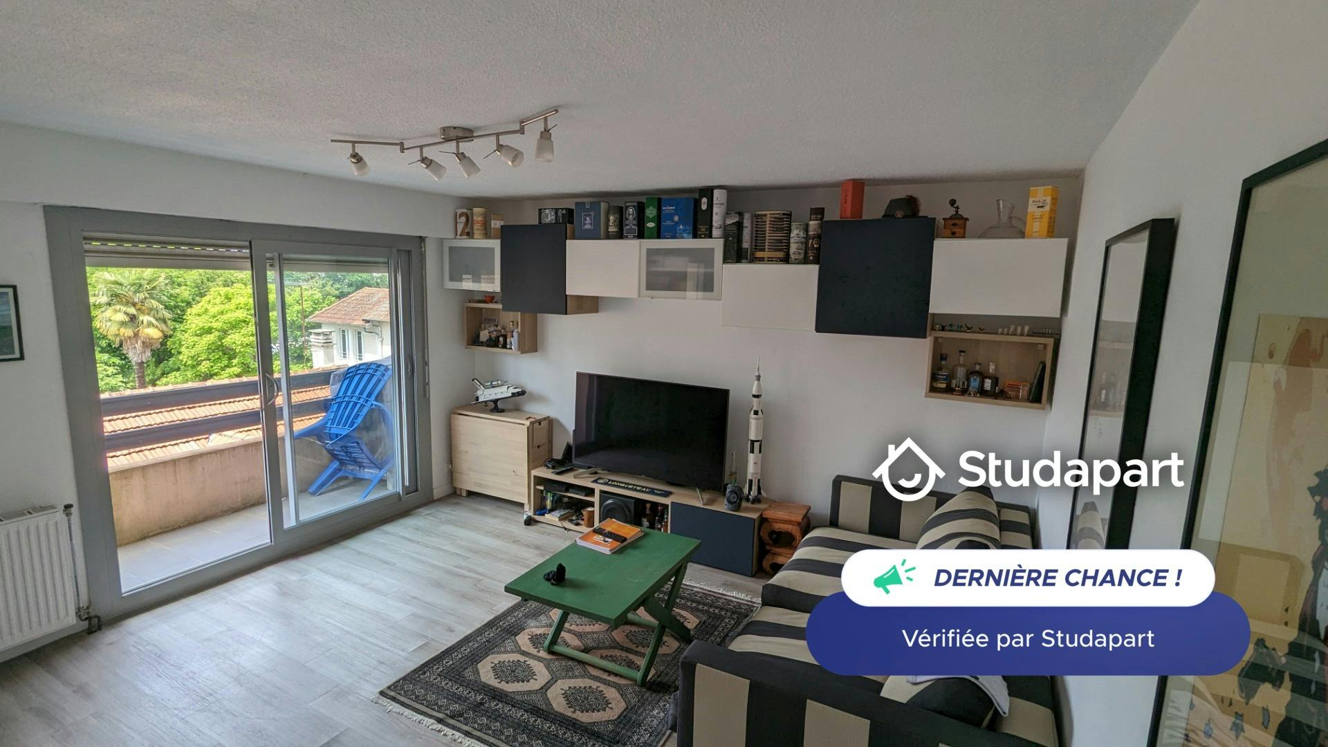 Apartment for rent on Rue Devéria, Pau