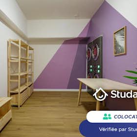 Private room for rent for €688 per month in Asnières-sur-Seine, Avenue Sainte-Anne