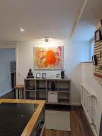 Appartement te huur voor € 850 per maand in Stuttgart, Strümpfelbacher Straße