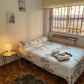 Private room for rent for €380 per month in Madrid, Calle de Sierra Carbonera