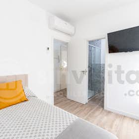 Private room for rent for €770 per month in Madrid, Calle Navarra