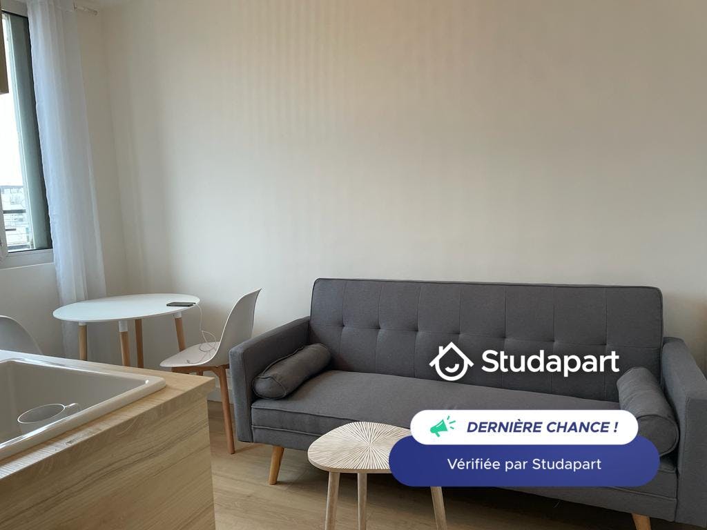 Apartment for rent for €1,200 per month in Paris, Boulevard Vincent Auriol