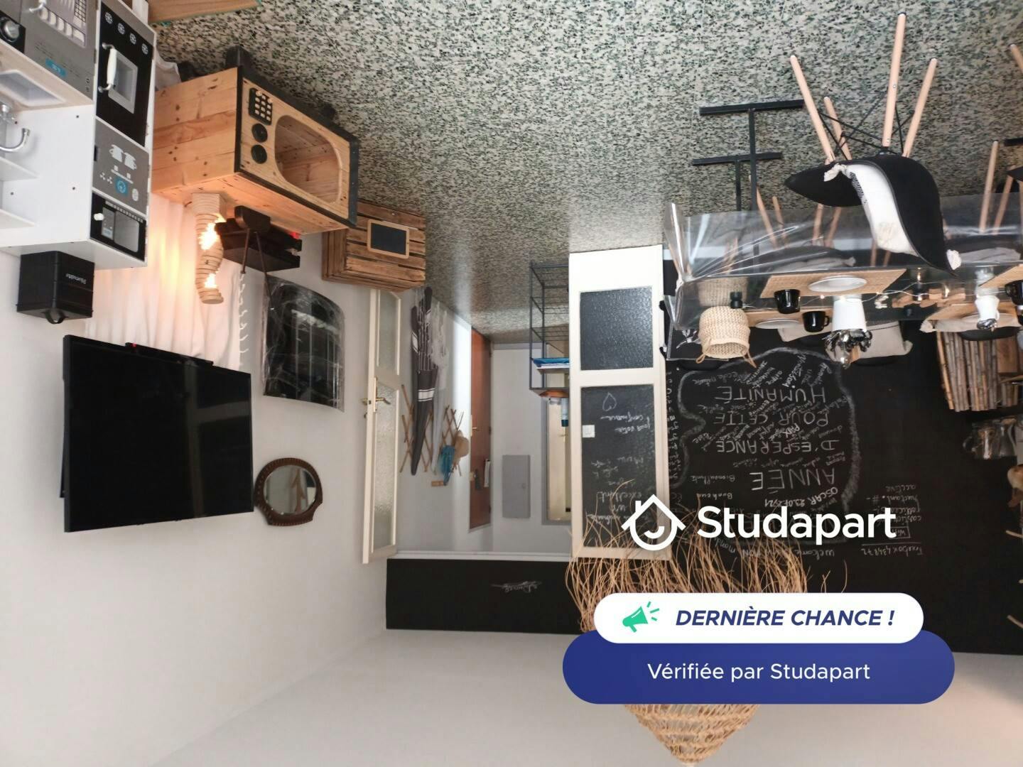 Mieszkanie do wynajęcia za 1379 € miesięcznie w mieście Le Lavandou, Avenue Pierre de Coubertin