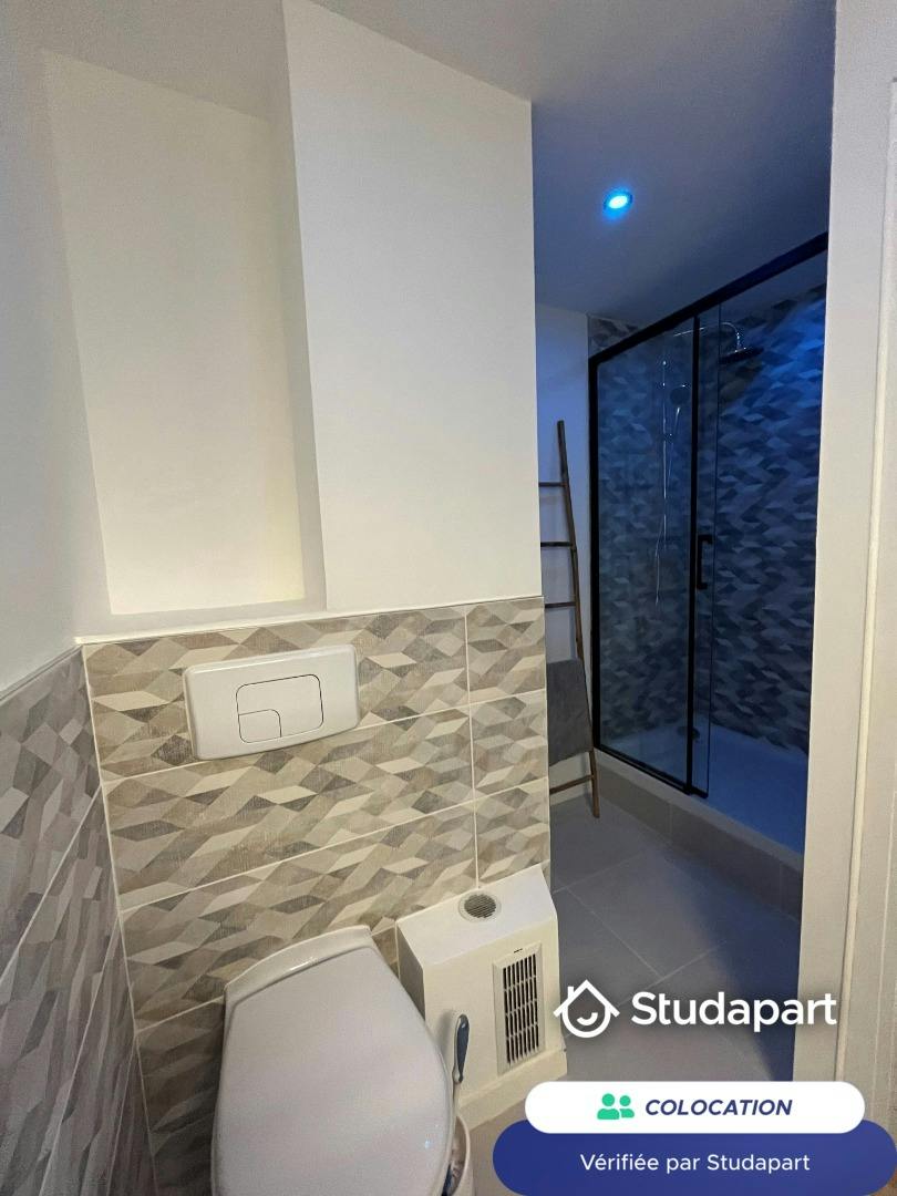 Private room for rent on Cours Édouard Vaillant, Bordeaux - Vue 3