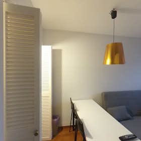 Studio for rent for €1,145 per month in Madrid, Calle Albacete