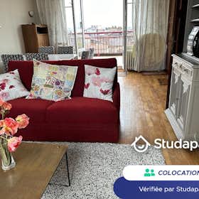 Private room for rent for €950 per month in Limoges, Boulevard Gambetta