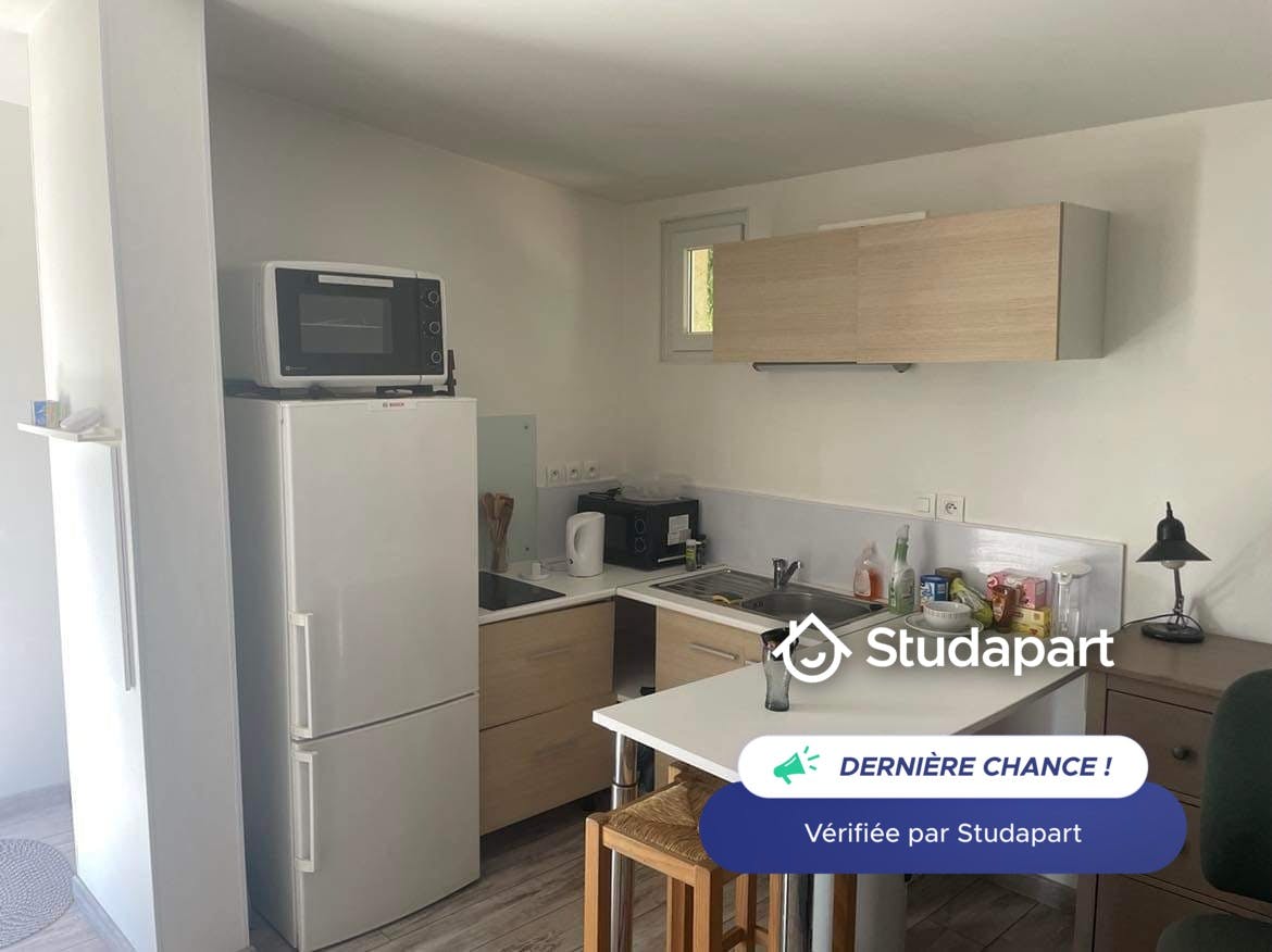 Private room for rent on Rue Aurélie Ducros, Villenave-d’Ornon - Vue 4