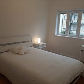 Private room for rent for €450 per month in Porto, Rua de Oliveira Monteiro