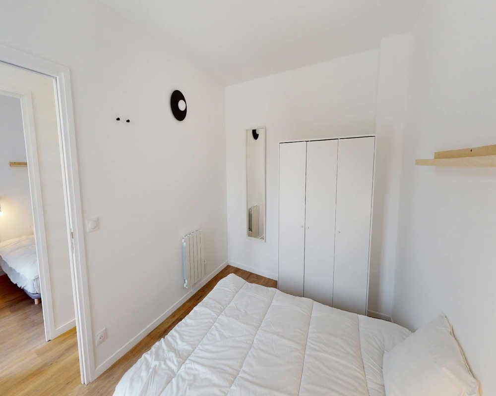 私人房间 正在以 €925 的月租出租，其位于 Issy-les-Moulineaux, Rue Pierre Poli