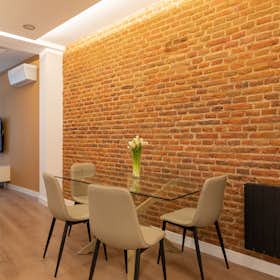 Private room for rent for €1,500 per month in Madrid, Calle de las Navas de Tolosa